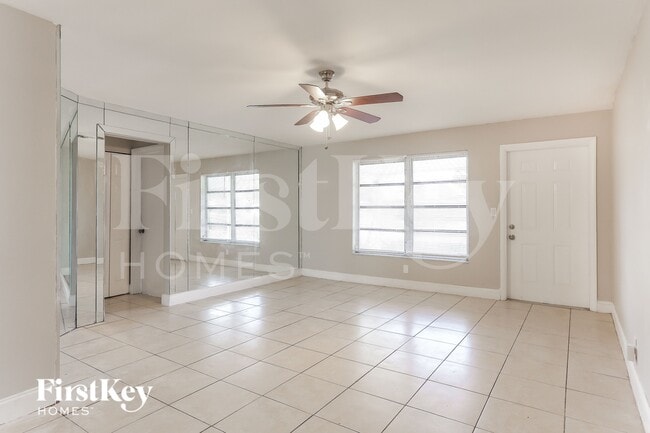 Building Photo - 3751 NW 9th Ct