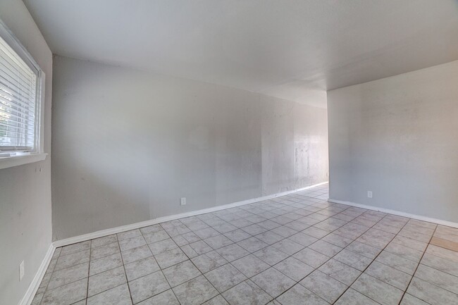 Building Photo - 1314 N Irvington Ave