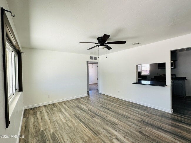Building Photo - 316 N 84th Pl