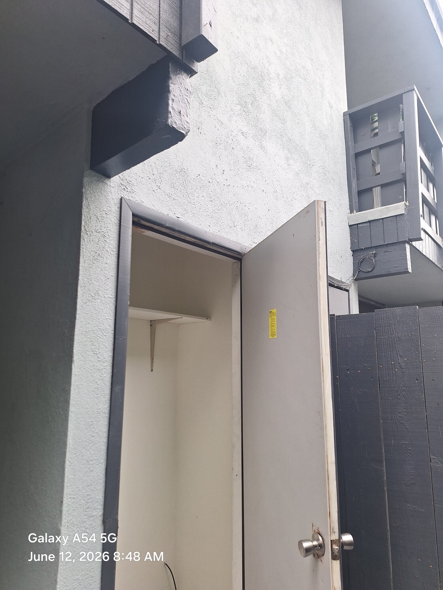 Building Photo - 609 De La Vina St