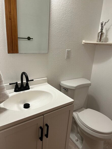 Building Photo - 2423 Borton Dr