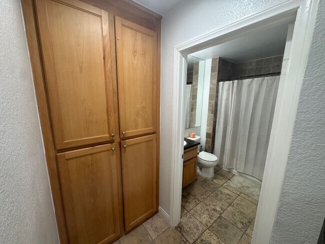 Building Photo - Newly renovated 2 bedroom, 2 bathroom condo