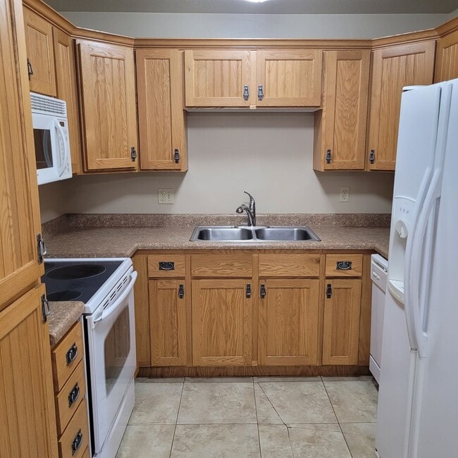 Building Photo - Heber Ranch Landing Condo