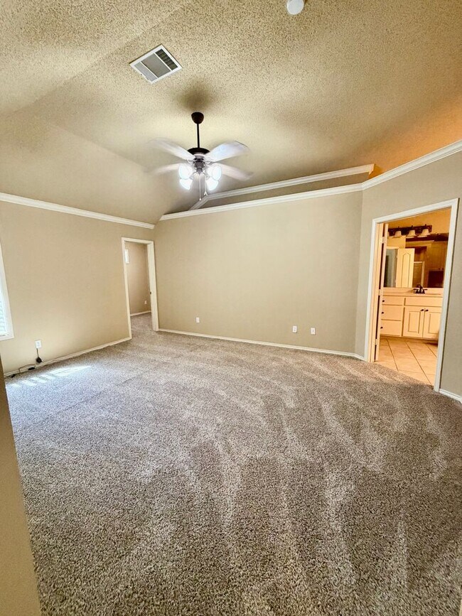 Building Photo - Beautiful home in Day Estates