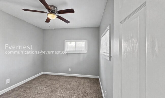 Building Photo - 4 Bed/3 Bath Home with In-Unit Laundry / Available Now!