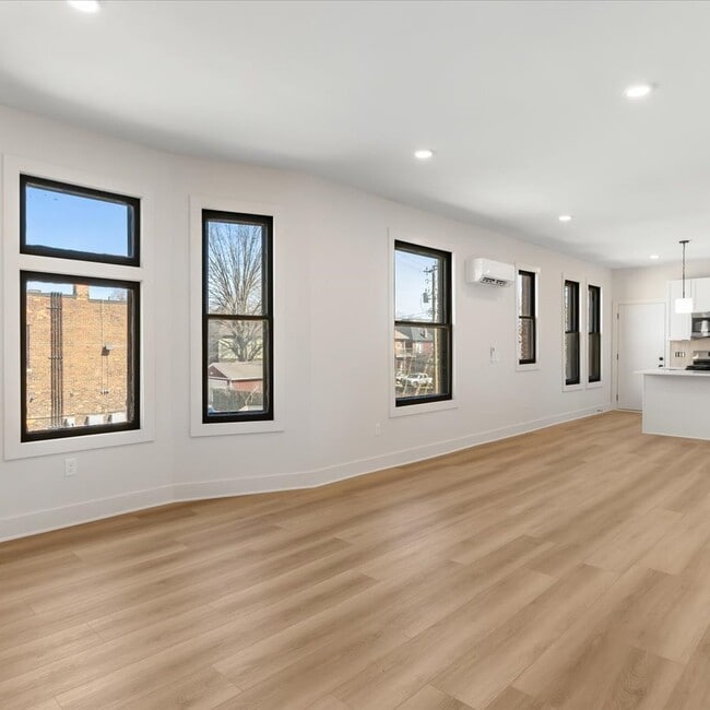 Building Photo - 8018 Kercheval Ave