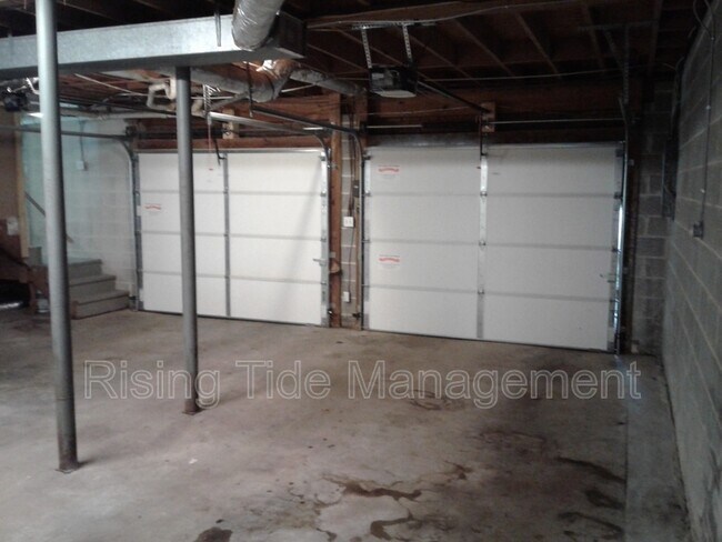 Building Photo - 1001 Christopher Dr