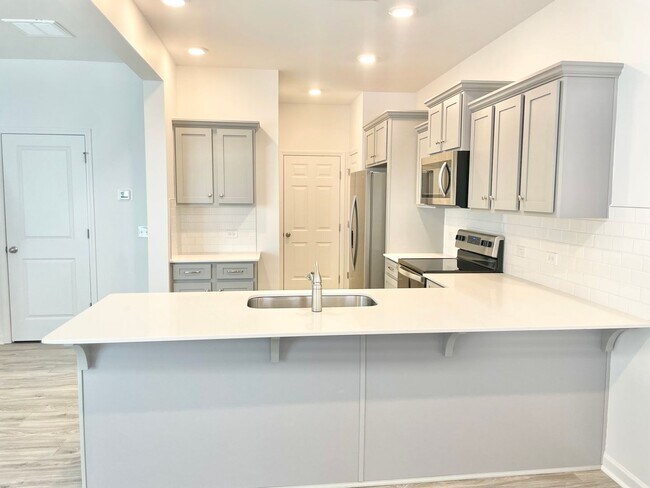 Building Photo - Beautiful 3BR, 2.5BA Home with Owner’s Suite & Designer Upgrades - Available 08/20