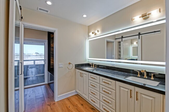 Building Photo - 14 Aries Ct