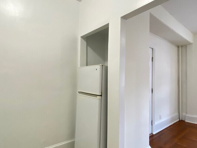 Building Photo - Nice, large 1 bed in a prime location in Allston.