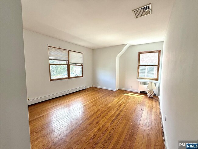 Building Photo - 224 E Edsall Blvd