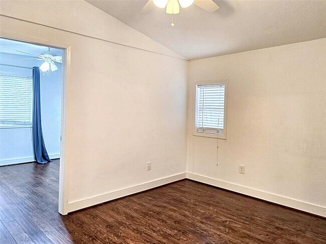 Building Photo - 4414 Gardendale Dr