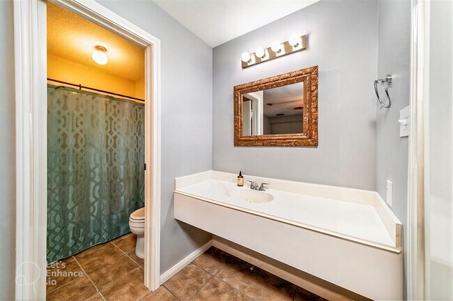 Building Photo - 12755 Mill Ridge Dr