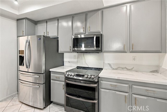 Building Photo - 14115 Moorpark St