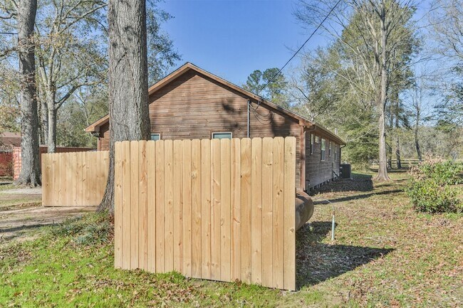 Building Photo - 24237 Creekwood Dr