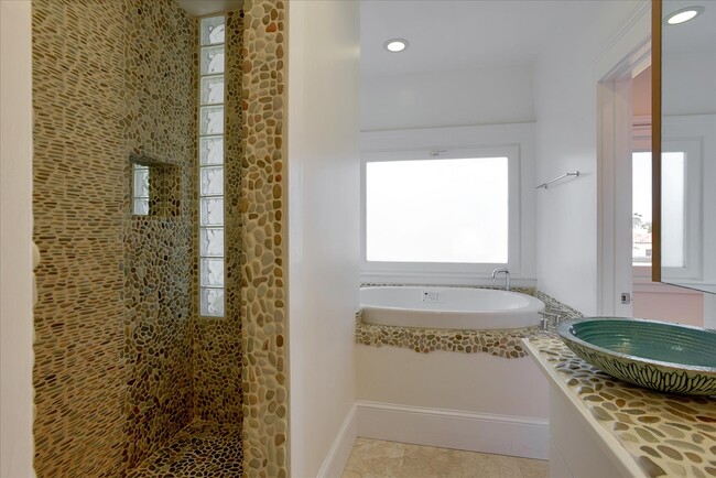 Building Photo - 175 Vasquez Ave