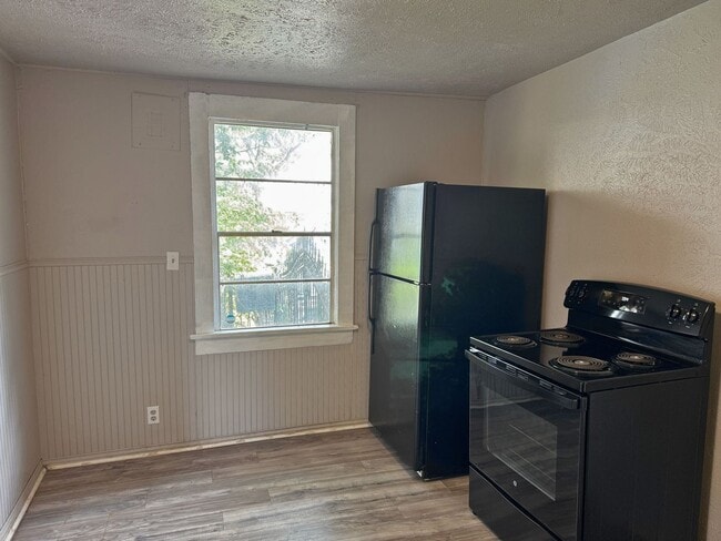 Building Photo - 1504 Austin St