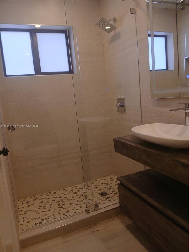 Building Photo - 1070 SW 135th Pl
