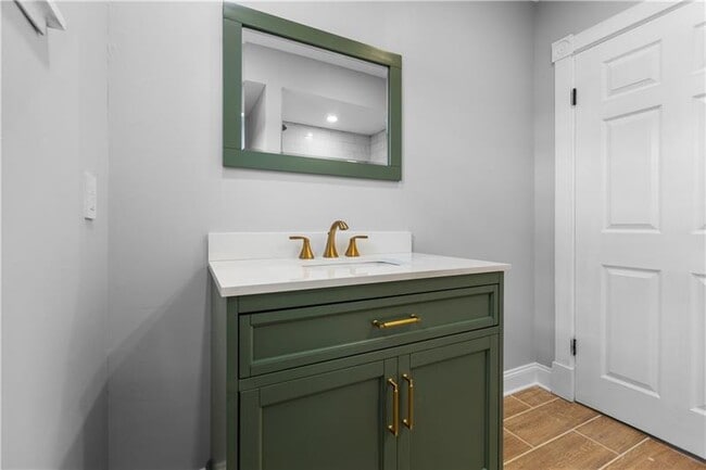 Building Photo - 616 Highland Ave