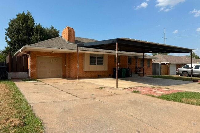 Building Photo - 2109 SW 70th St