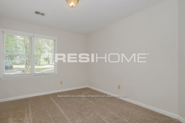 Building Photo - 10 Homeport Dr