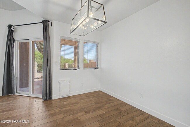 Building Photo - 504 S Stephanie Loop