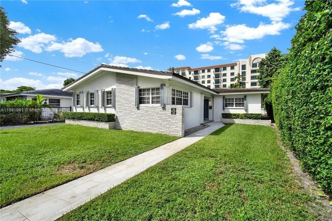 Primary Photo - 331 Santander Ave