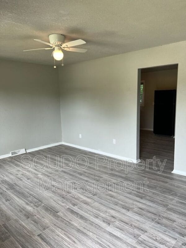 Building Photo - 623 N Highland Dr