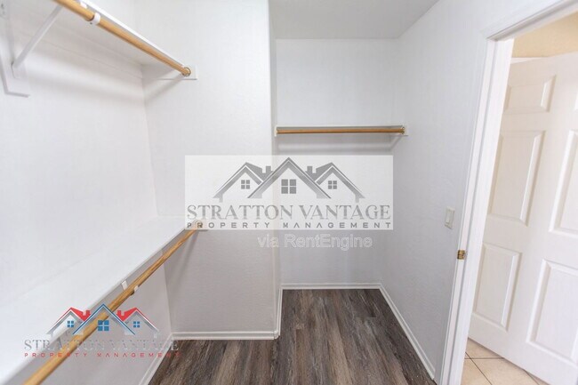 Building Photo - 11754 W Belmont Dr