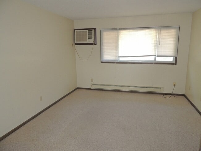 Building Photo - $995 | 2 Bedroom, 1 Bathroom Apartment | Cat Friendly | Available for August 1st, 2026 Move In!