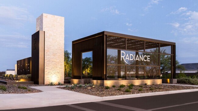 Building Photo - 2677 W Simone Ave