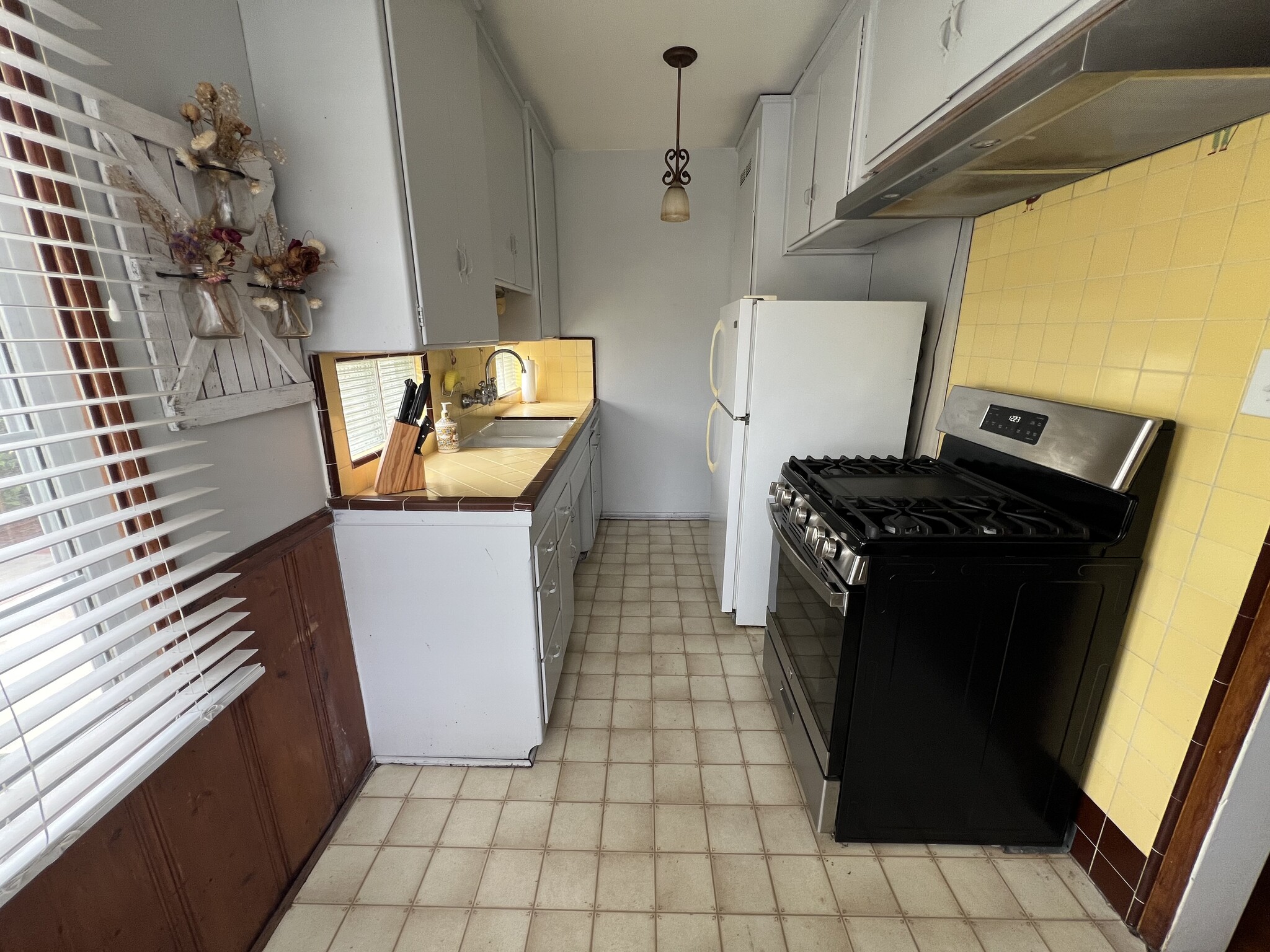Kitchen - 8311 Fordham Rd