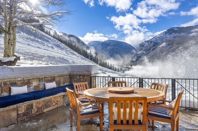 Building Photo - 472 Thunderbowl Ln