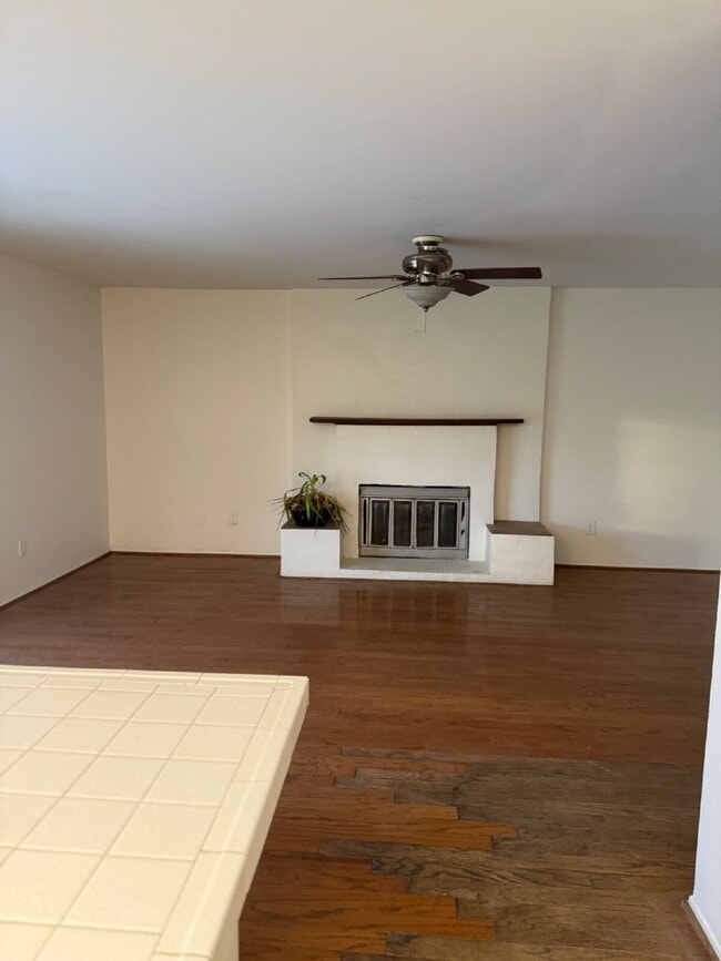 Building Photo - Beautiful Ontario Corner-Lot POOL Home – N...