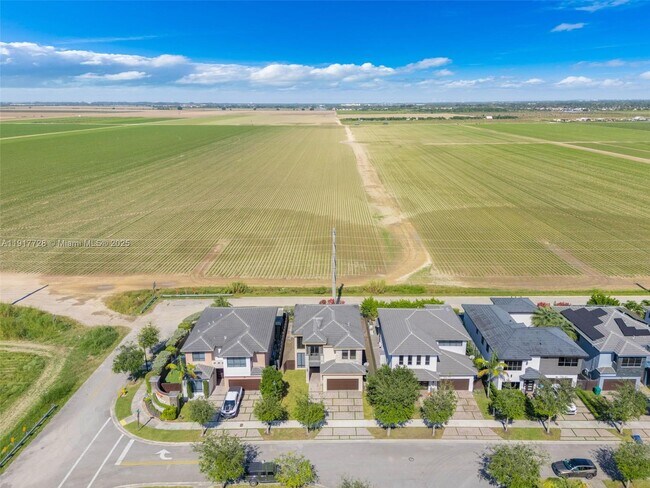 Building Photo - 16175 SW 136th Terrace