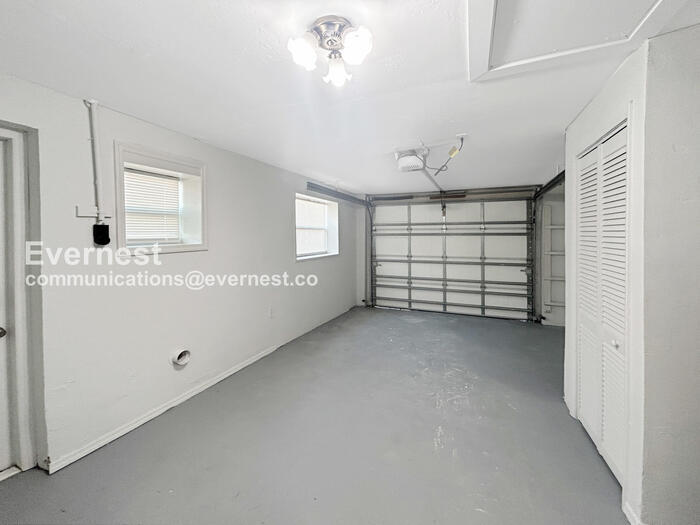 Building Photo - 3034 Primrose Dr