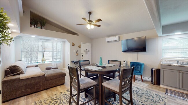 Building Photo - 4507 W Bayshore Dr