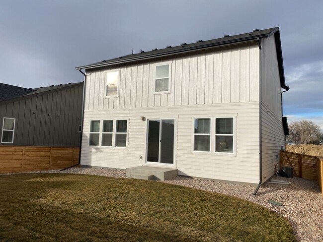 Building Photo - Exquisite 3 Bed 2.5 Bath Single Family Home