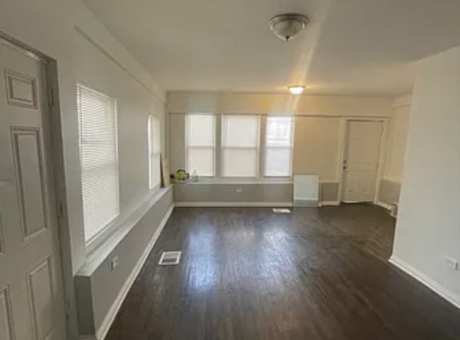 Building Photo - 4BR / 1BA Home with Basement – Near Rainbo...