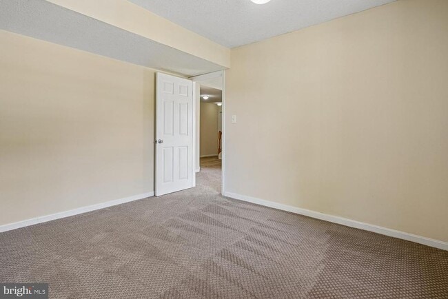 Building Photo - 14677 Cloverdale Rd