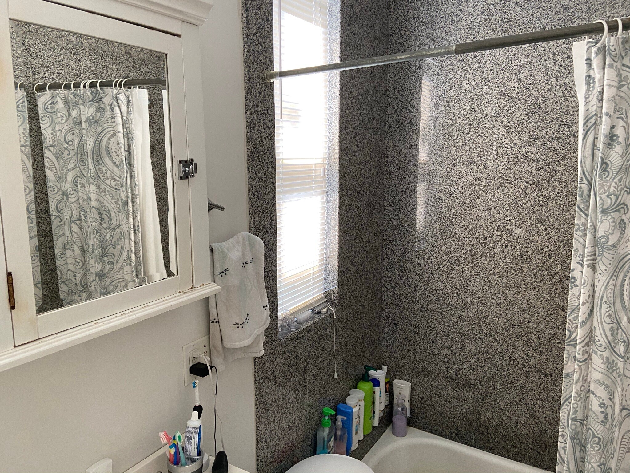 Building Photo - 40 Newton St