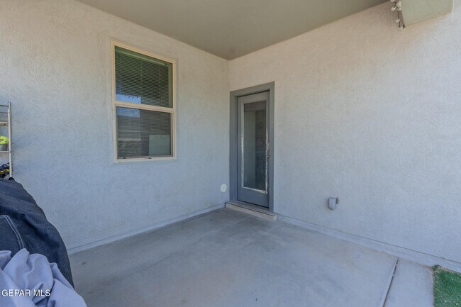 Building Photo - 305 Del Palmar