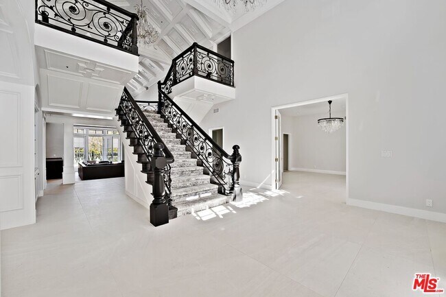Building Photo - 2387 Stratford Cir