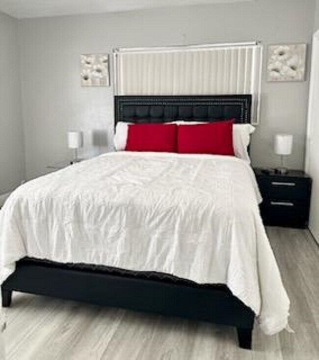 Building Photo - 1929 NE 26th St