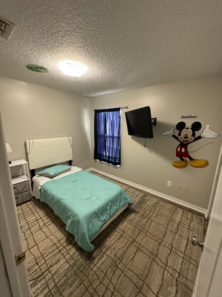 Building Photo - 1737 Royal Ridge Dr