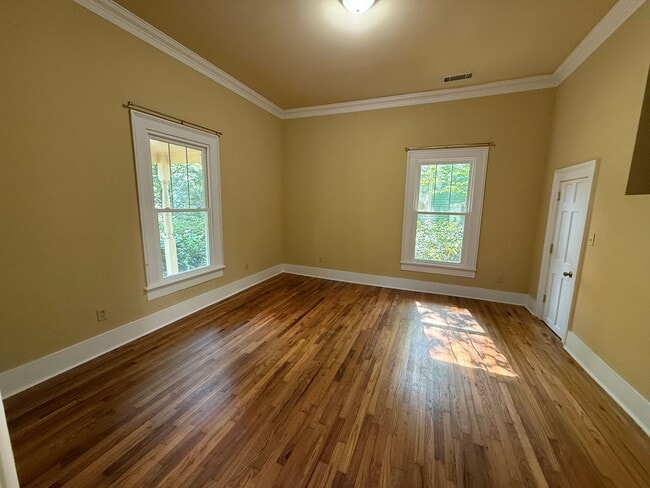 Building Photo - Beautiful Remodeled Home in Normaltown Athens!!