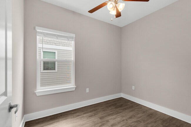 Building Photo - 384 Date Palm Ln