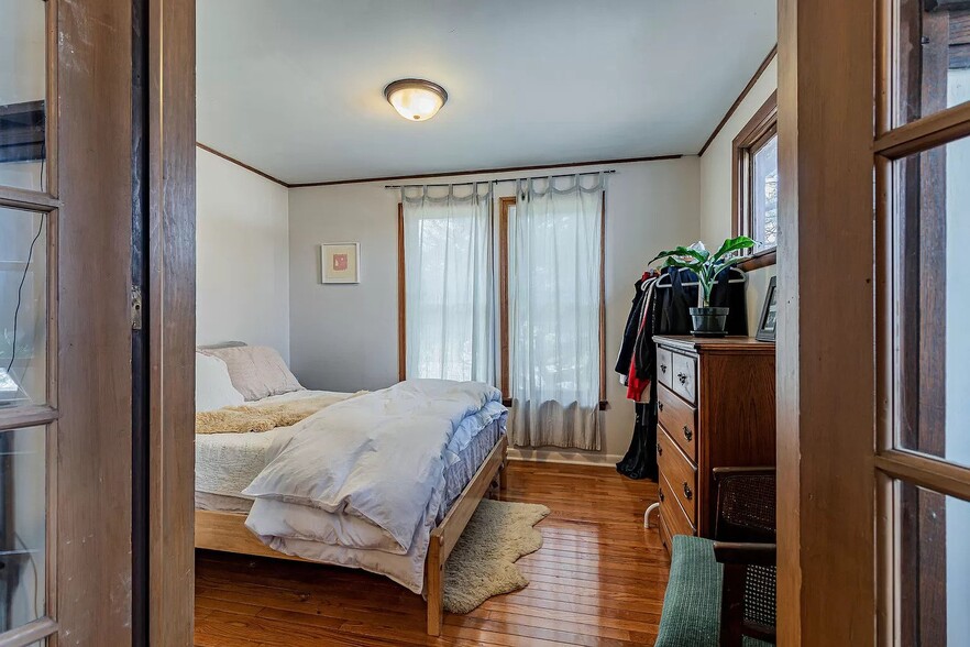 Bedroom - 602 S Broadway Ave