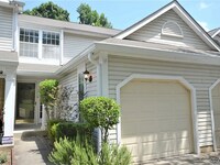 Building Photo - Updated 2 Bed, 2.5 Bath Townhome in Charlotte