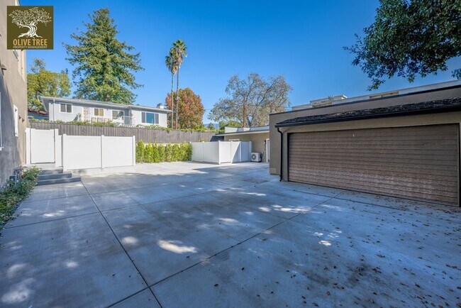 Building Photo - Luxury Ground-Level 2bed/2bath Unit | Fully Renovated | Walkable Pasadena Location